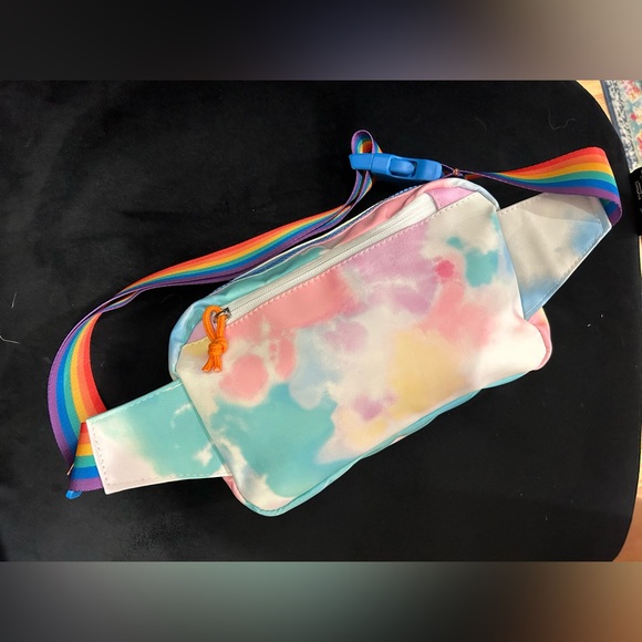 Disneyland Resort Belt Bag for Adults, Disney Pride Collection NWOT - Picture 2 of 2